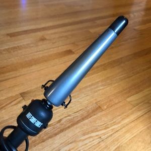 Hot tools styling wand.